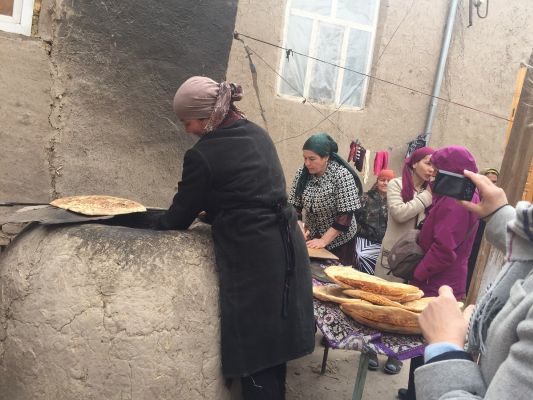 Usbekistan Seidenstrasse Brot Aus Dem Lehmofen T2